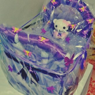 Tort ieftin de pampers in forma de patut de bebe cu jucărie asortată