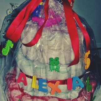 Tort ieftin de scutece pentru fete personalizat cu nume si jucărie